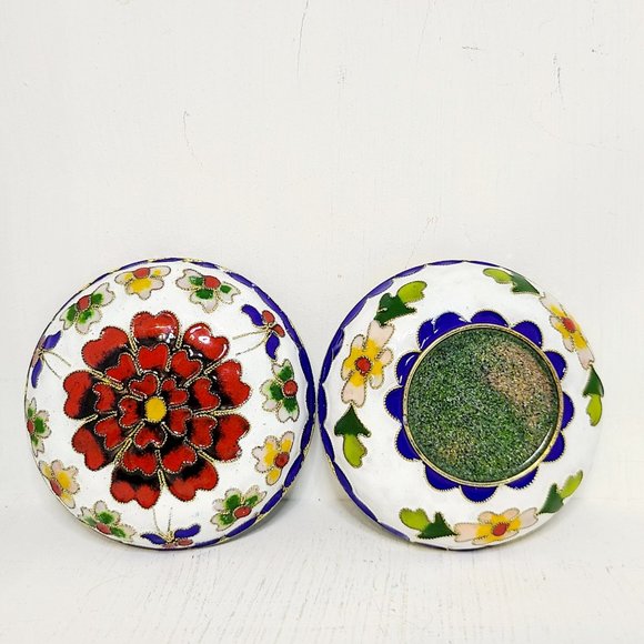 Vintage White Cloisonne Enamel Brass Trinket Pill Box Floral Butterfly Red Blue - Picture 4 of 4